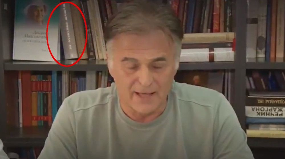 Branislav Lečić tajno čita Šešeljeve knjige! (VIDEO)
