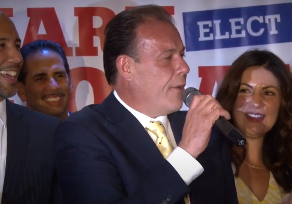 Skandalozno, američki političar skuplja Albance za put u Crnu Goru na glasanje! (FOTO)