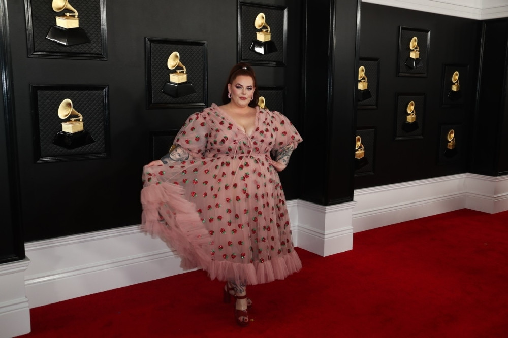 Da li je ova haljina dokaz da "naše društvo mrzi debele žene?"