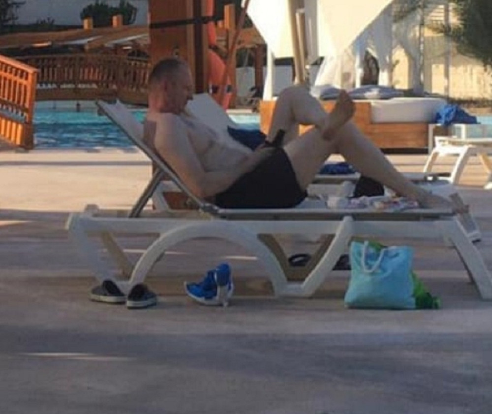 Pogledajte šta Đilas ustvari radi dok je na moru (FOTO)