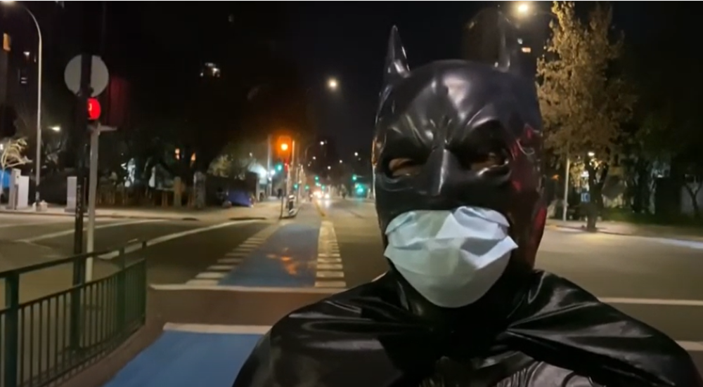 Prevarila cura Betmena i pitaju ga prijatelji...