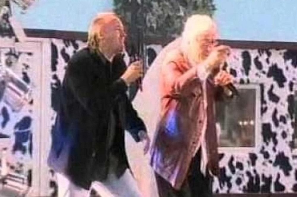 Naš poznati muzičar je sa majkom pevačicom spavao na klupi, a bio je i u sekti!