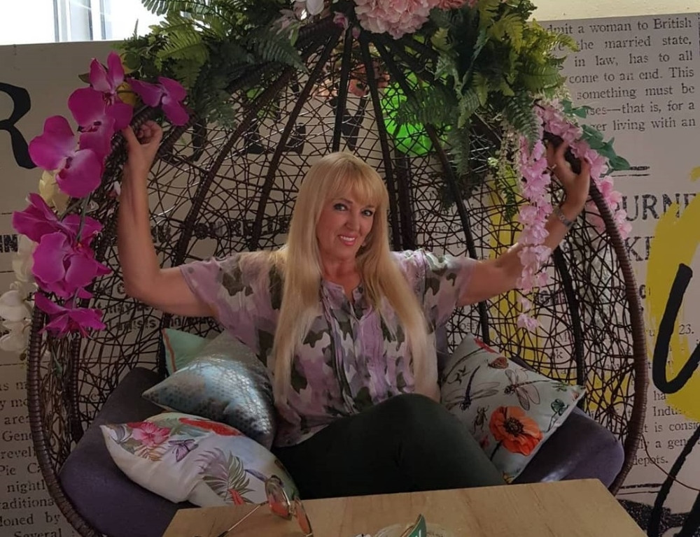 Svi joj gledaju u grudi! Branka Sovrlić pozirala u bikiniju, muškarcima nije dobro! (FOTO)