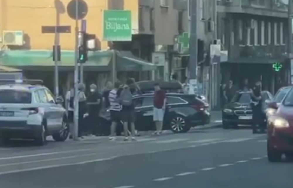 Ovo je sudar u Ruzveltovoj zbog kog je saobraćaj zakrčen, jedno lice u bolnici (VIDEO)