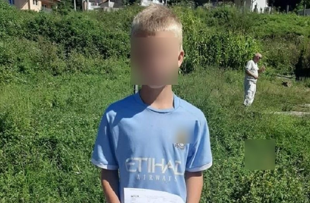 Digli se ljudi na društvenim mrežama, uplakani dečak sa bankine sada ima razloga za sreću!