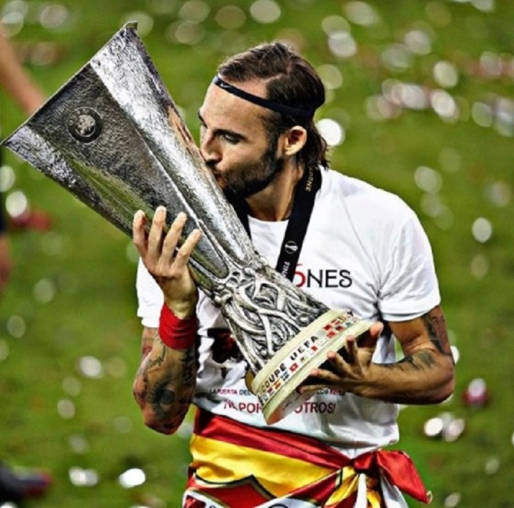 Nemanja Gudelj pored trofeja ima i razlog više za sreću!