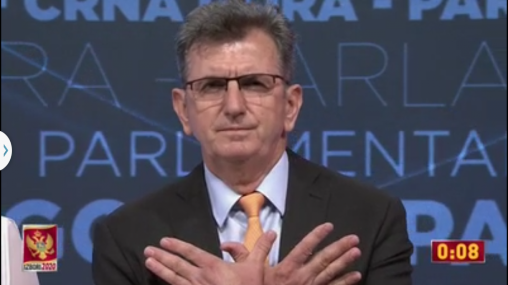 Predstavnik Albanaca provocirao sve Srbe simbolom "Velike Albanije" (FOTO)