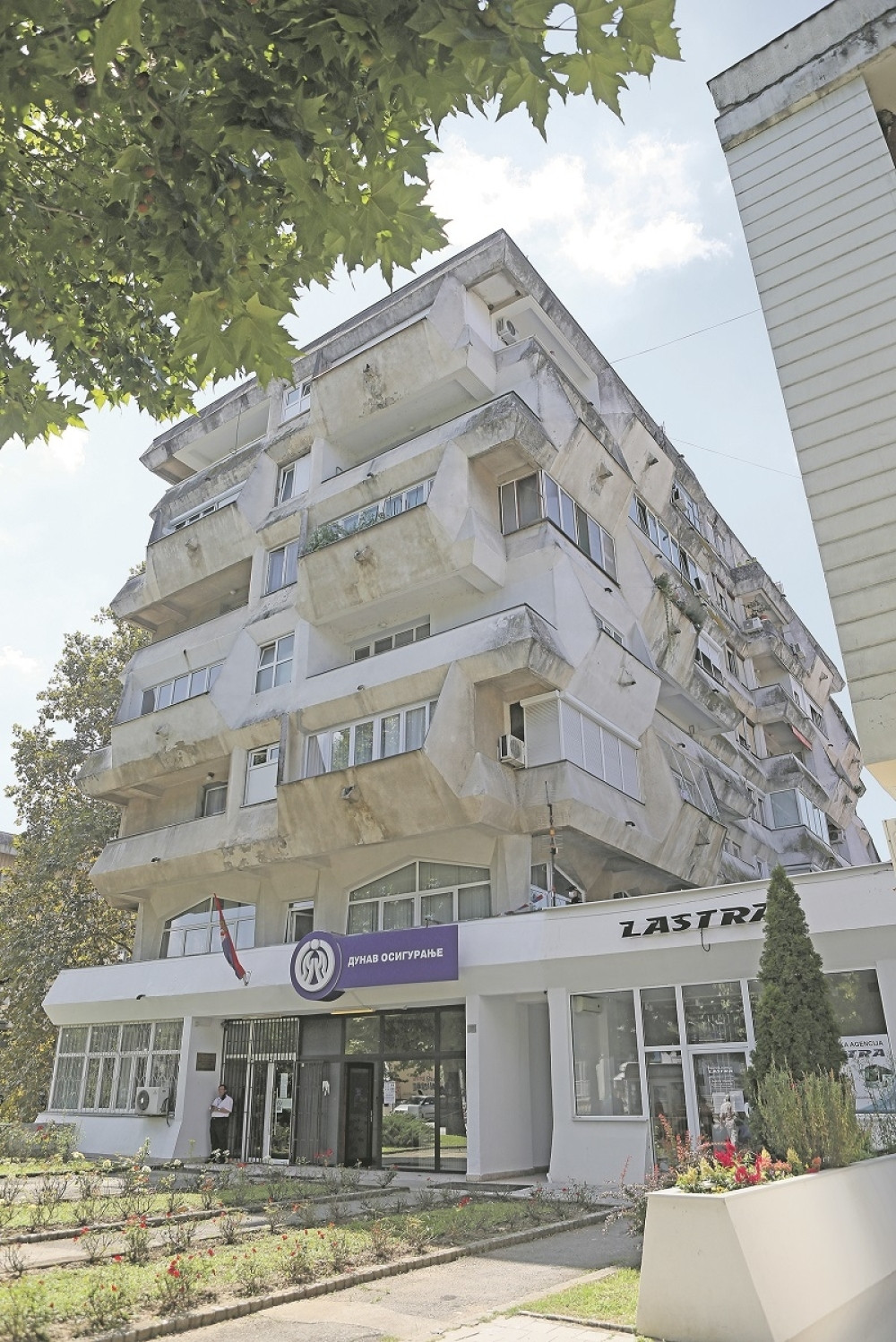 Mogući scenario pogibije majke koja je sa detetom pala sa šestog sprata