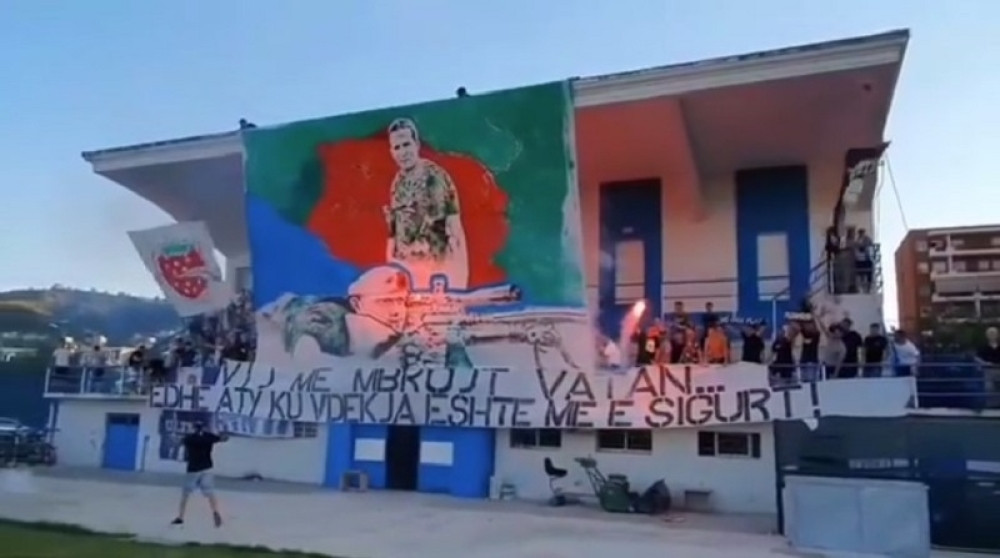 Navijači Tirane ispratili igrače na meč protiv Zvezde, svuda zastave "Velike Albanije"