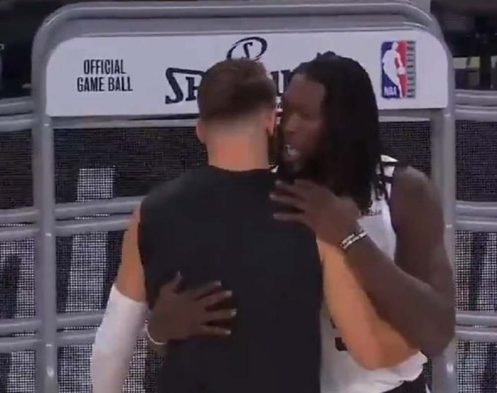 Harel se izvinio Luki Dončiću: Prvo ga je izvređao na rasnoj osnovi, sada ga grli i tapše po ramenu (VIDEO)