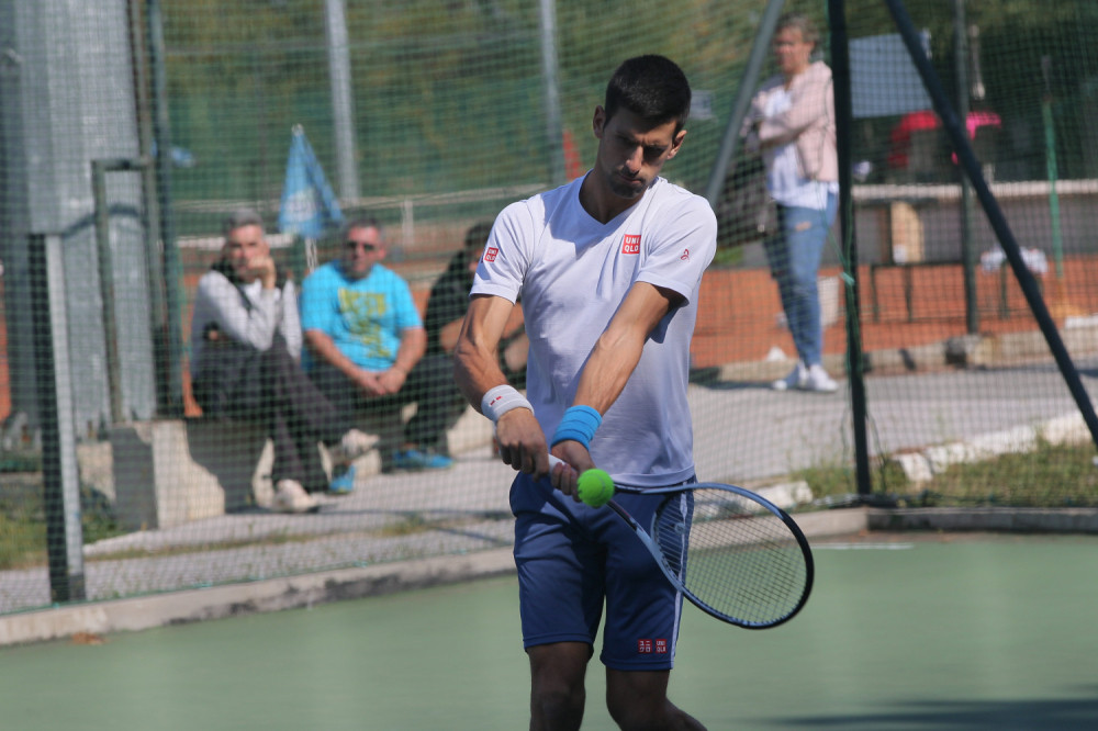 "Novaka ruše strani mediji, tretiraju ga isto kao i Moniku"