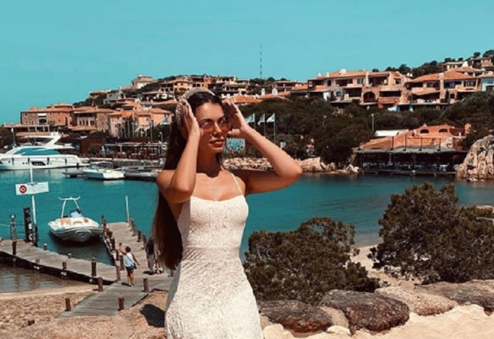 Vrela Novakova snajka otišla na more pa se skinula, muškarci oduševljeni njenim vrelim oblinama (FOTO)