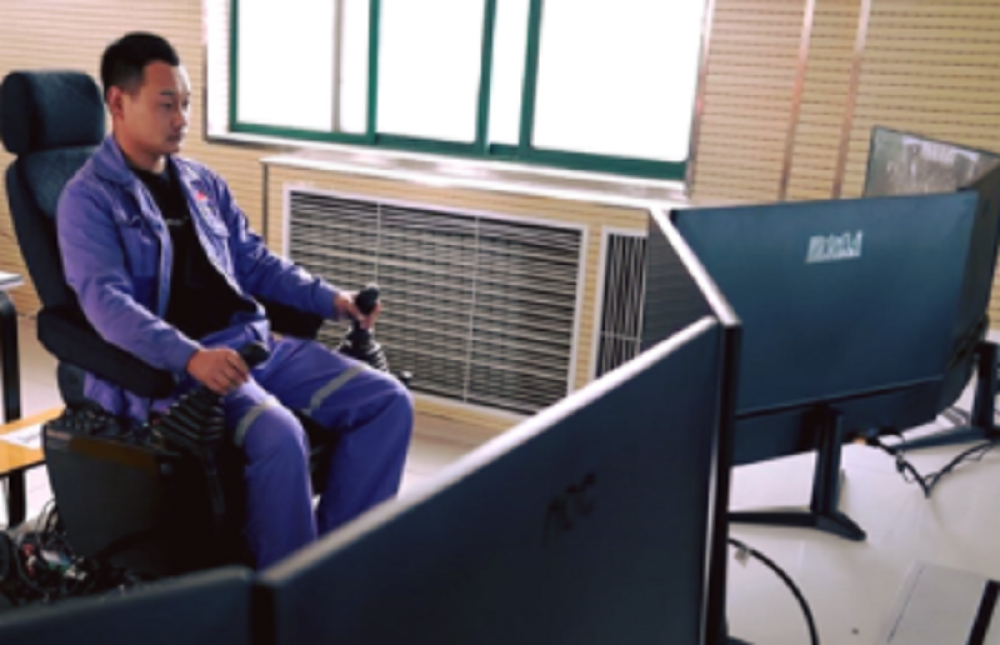 Ogromnim mašinama upravljaju preko DŽOJSTIKA! (FOTO)