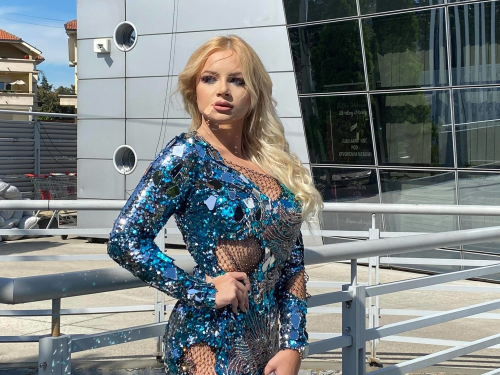 Nova takmičarka "Zadruge 4" stigla na TV Pink: U rijaliti ne ulazi sama! (VIDEO)