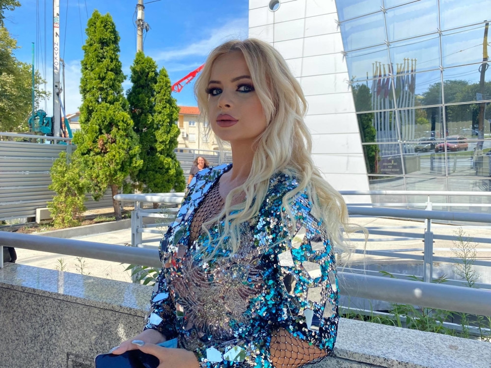 Hoće pola miliona: Dok je maštala o brojkama, Anja Cveleta izbacila iz svih svojih planova u budućnosti!