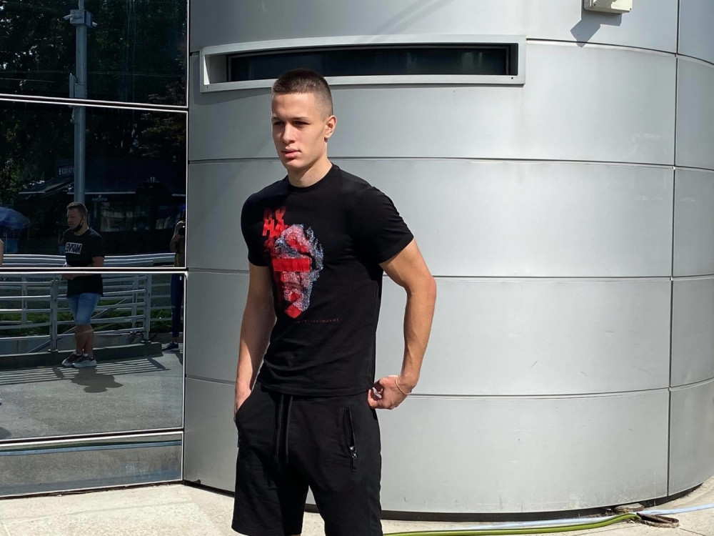 Ovaj zadrugar ima najveći p**is u "Zadruzi"! Alo došao u posed eksplicitnih fotografija mladog šahiste (FOTO)