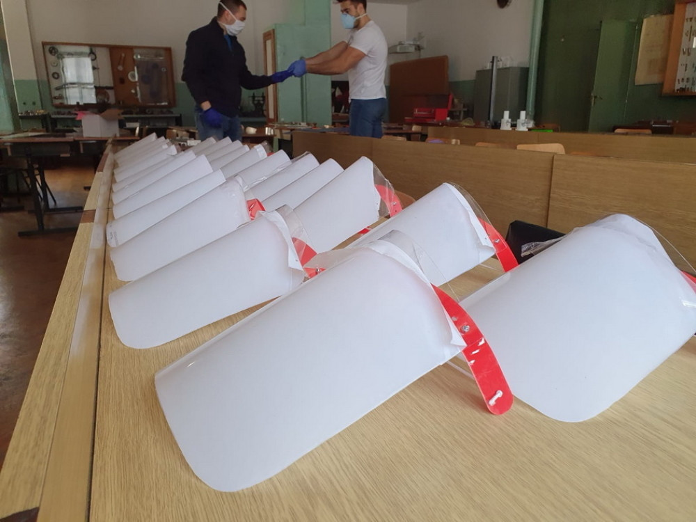 Za decu koja iz određenih razloga ne mogu da nose masku obezbeđena druga zaštita