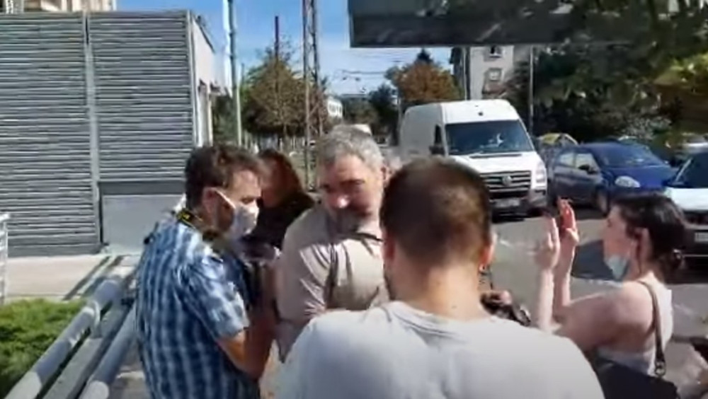 Miki Đuričić ispred zgrade "Pinka" prekršio zakon: Ugrozio tuđe i sopstveni život! (VIDEO)