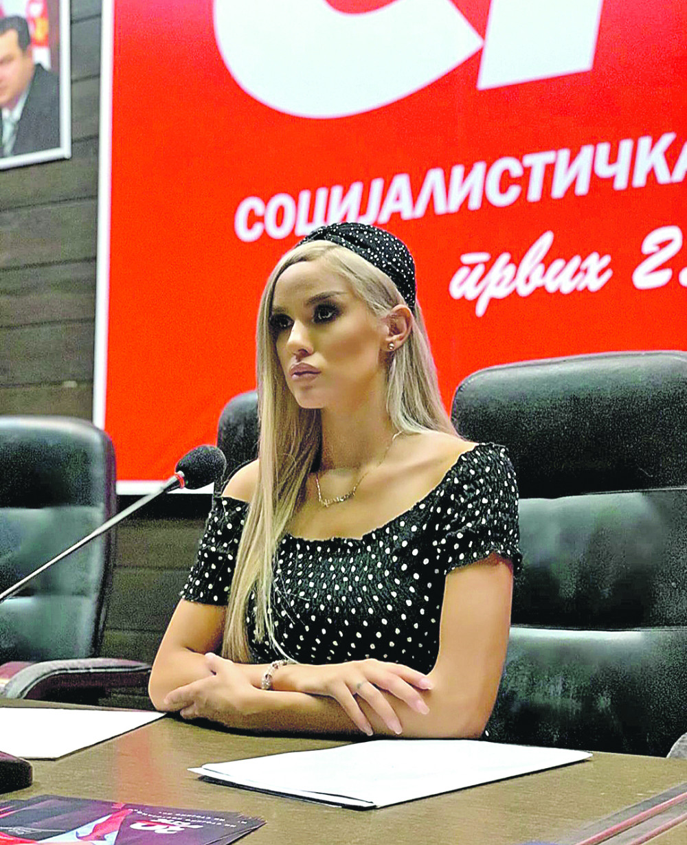 Jedna od najlepših političarki više nije sama? Objavila fotografiju sa nepoznatim muškarcem