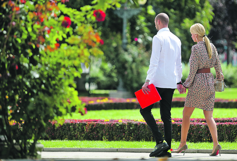 Beogradski vreli poljubac za heroja pakla Tirane! (FOTO GALERIJA)
