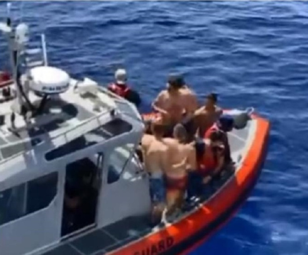 Iz vode izronila neman, ljudi počeli da vrište od straha, a onda se samo začulo: Pucaj!