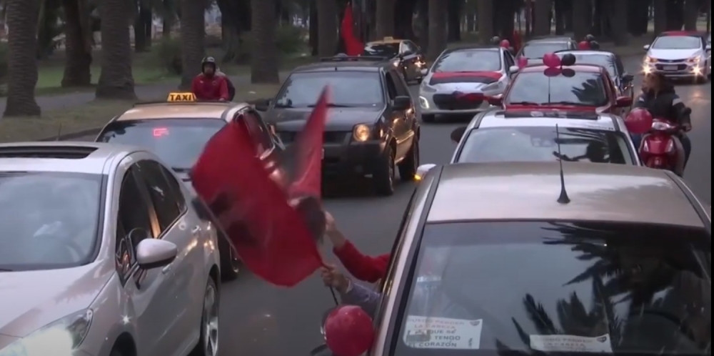 "Stari momci" paradom na sav glas dozivaju Mesija (VIDEO)