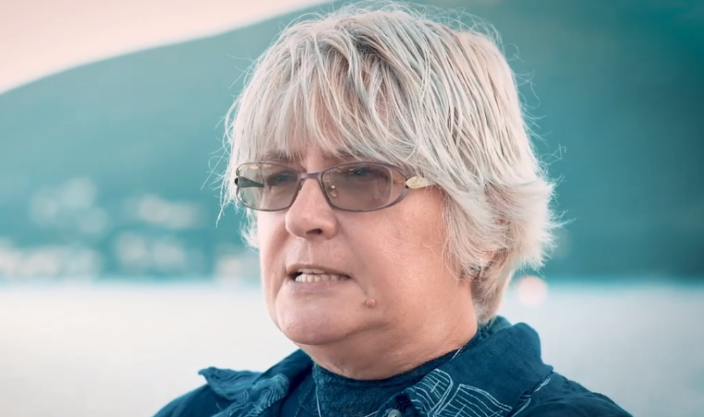 "Predlagali su mi da ga sahranim u grobnicu s beskućnicima, tri pogrebnika su odbila da ga voze" (VIDEO)