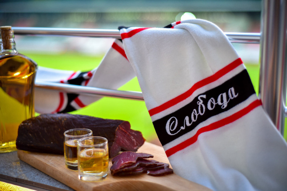 PREDSTAVLJAMO Najfudbalski balkon smešten je u Užicu, u soliteru sa idealnim pogledom na gradski stadion