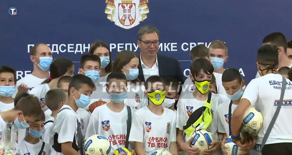 Predsednik Vučić sa mladim sportistima sa Kosova i Metohije (VIDEO)