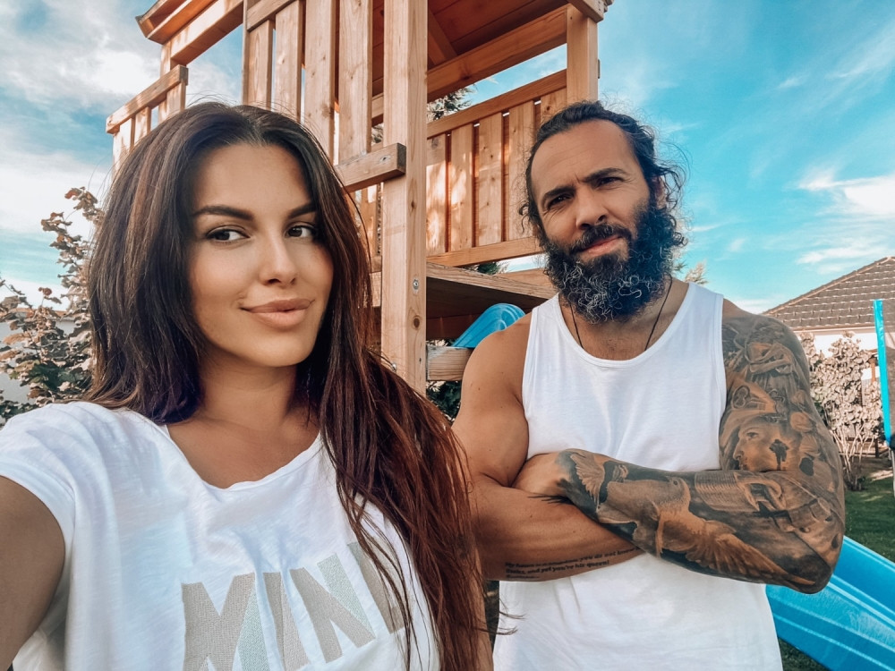 Slavlje u domu Seke Aleksić, pevačica ne može da sakrije sreću! (FOTO/VIDEO)