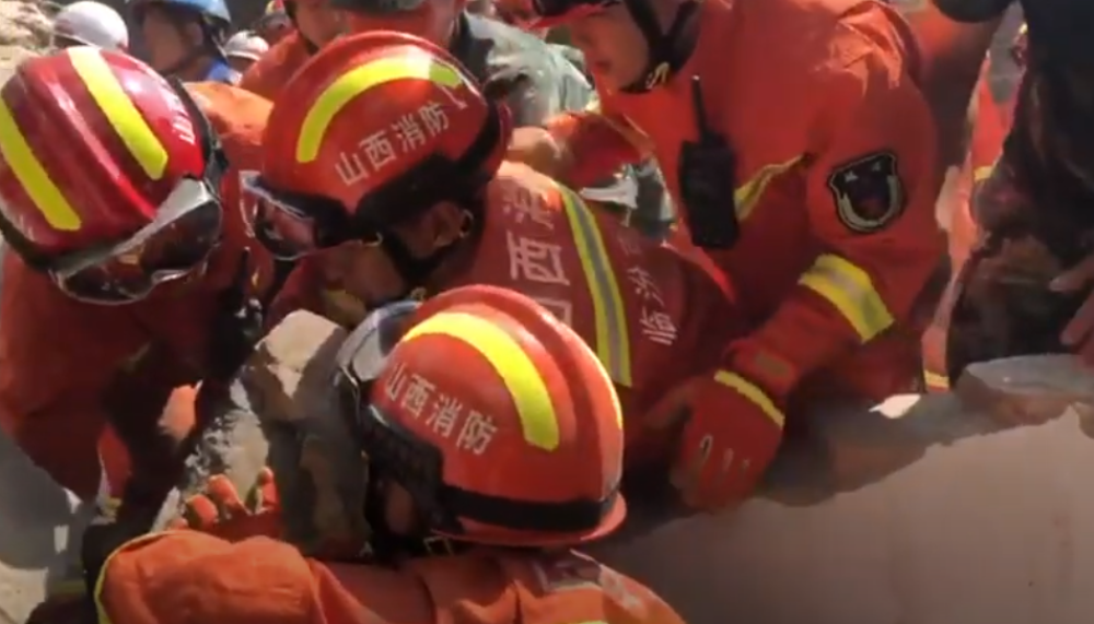 Srušio se dvospratni restoran, 30 ljudi izvučeno iz ruševina, 13 poginulih (VIDEO)