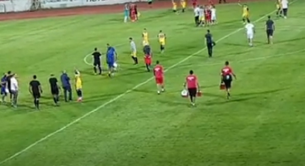 Svi su izgubili kontrolu, "makljanje" je bilo neizbežno! (VIDEO)