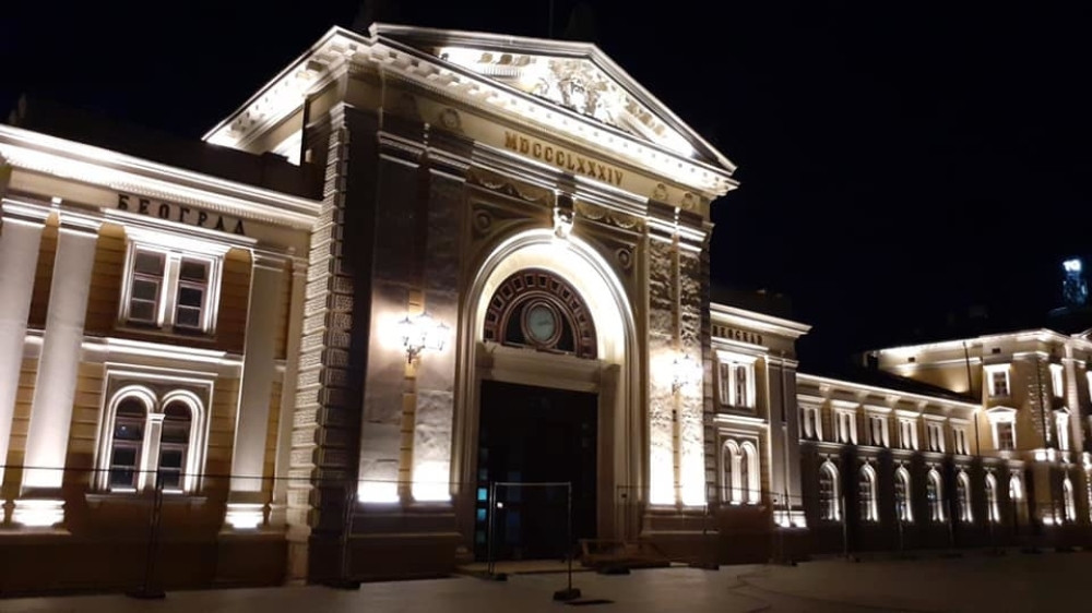 Obnovljena fasada još lepša pod svetlima nove rasvete (FOTO)