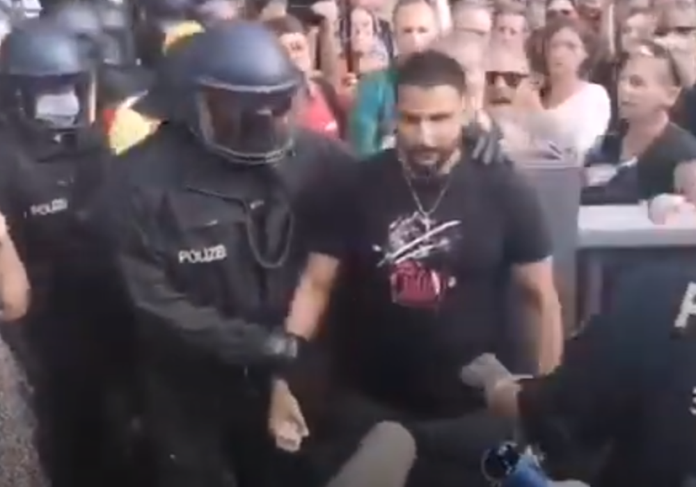 Nemački ultradesničari pokušali da upadnu u Bundestag (VIDEO)