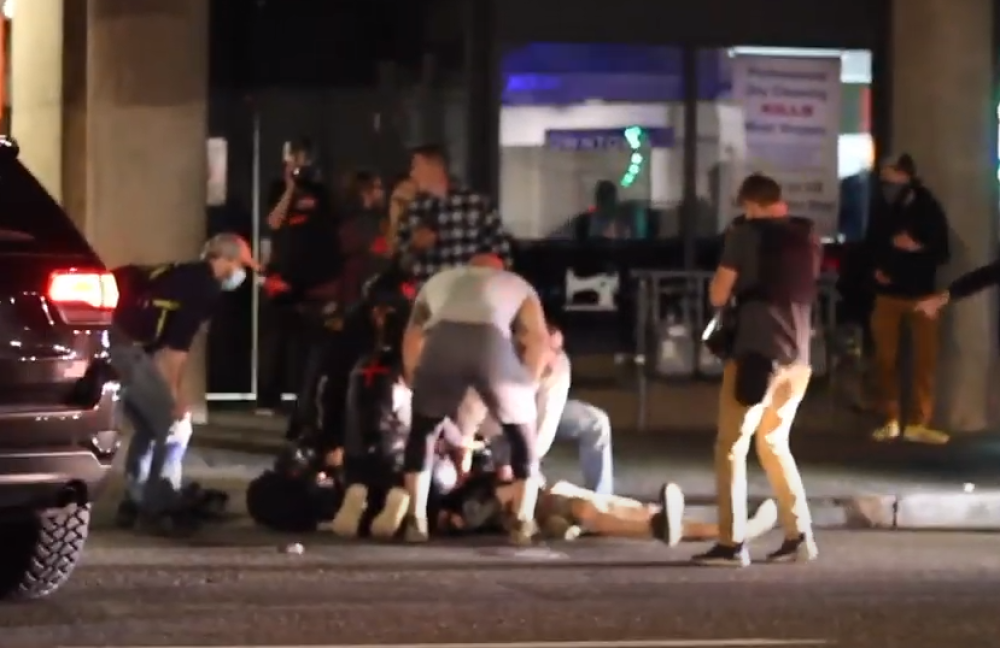 Jedna osoba ubijena u Portlandu tokom sukoba između demonstranata i Trampovih pristalica! (VIDEO)