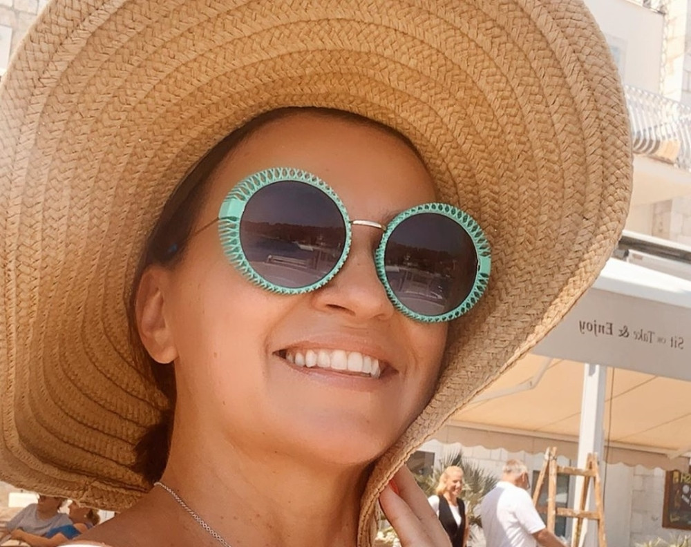 "Ne zanima me šta drugi misle o meni!" Nina Badrić golišavim izdanjem u petoj deceniji života razoružala sve!