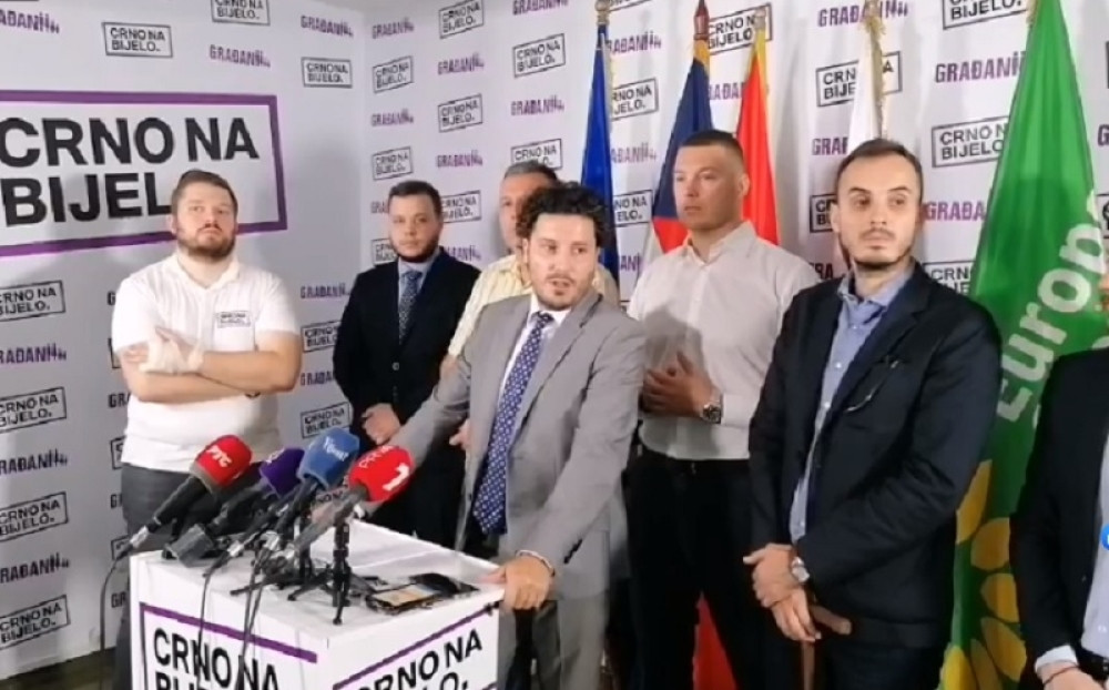 "Đukanović je politička prošlost, treba da podnese ostavku"