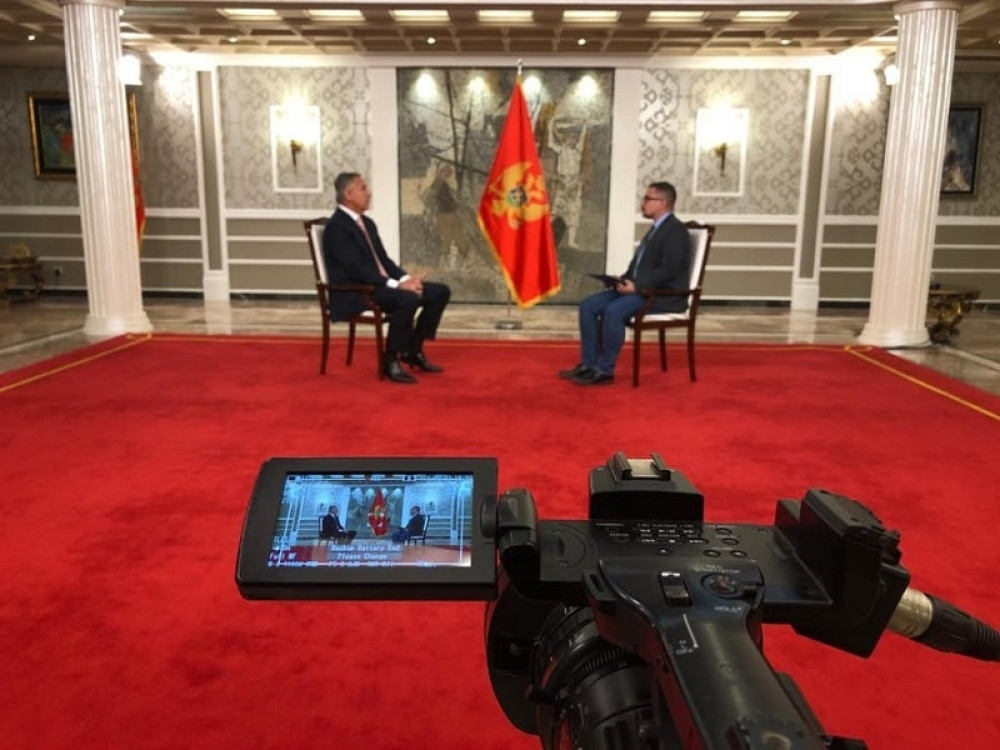 Pokušavaju da spasu Đukanovića uz pomoć "Junajted grupe"! (FOTO)