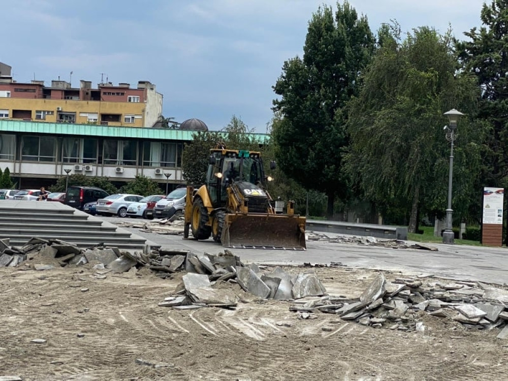 Počela rekonstrukcija platoa ispred Hrama Svetog Save