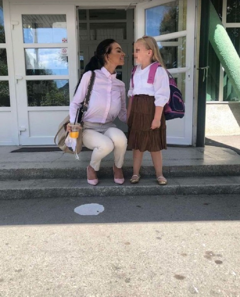 Zerina Hećo ispratila ćerku u školu, pa uputila dirljive reči: "Sara me je naterala da ustanem!" (FOTO)