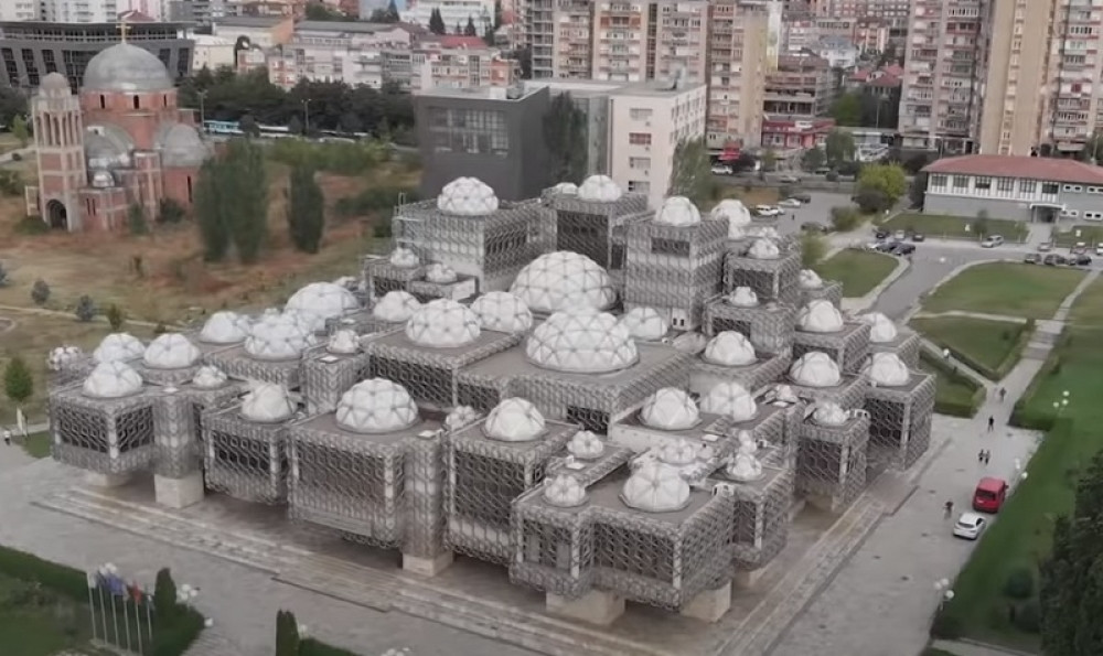 Popularni bloger posetio Prištinu, a ono što je video ga je ostavilo bez teksta! (VIDEO)