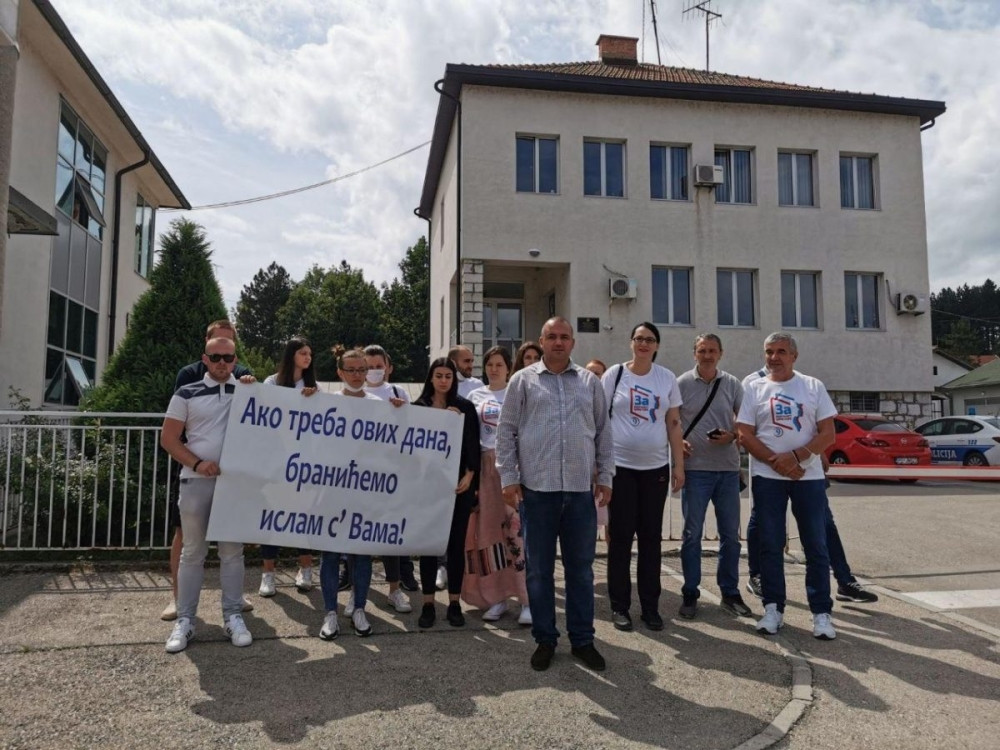 "Ako treba ovih dana, branićemo islam s vama"