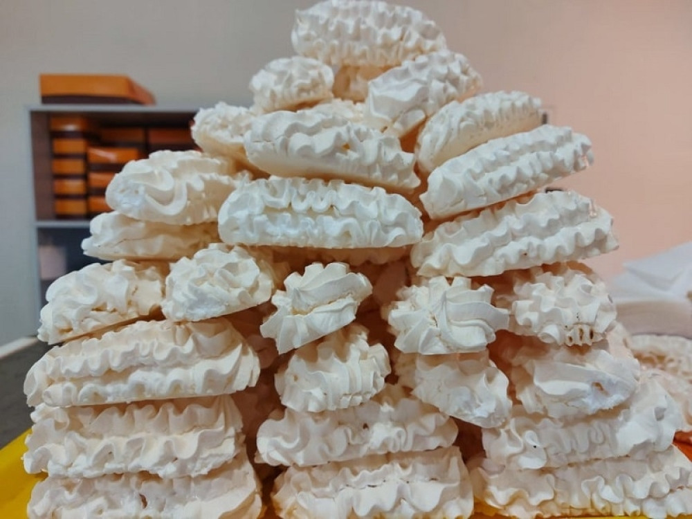 Neobična krađa kolača za konje koji su bili PUNI LAKSATIVA (FOTO)