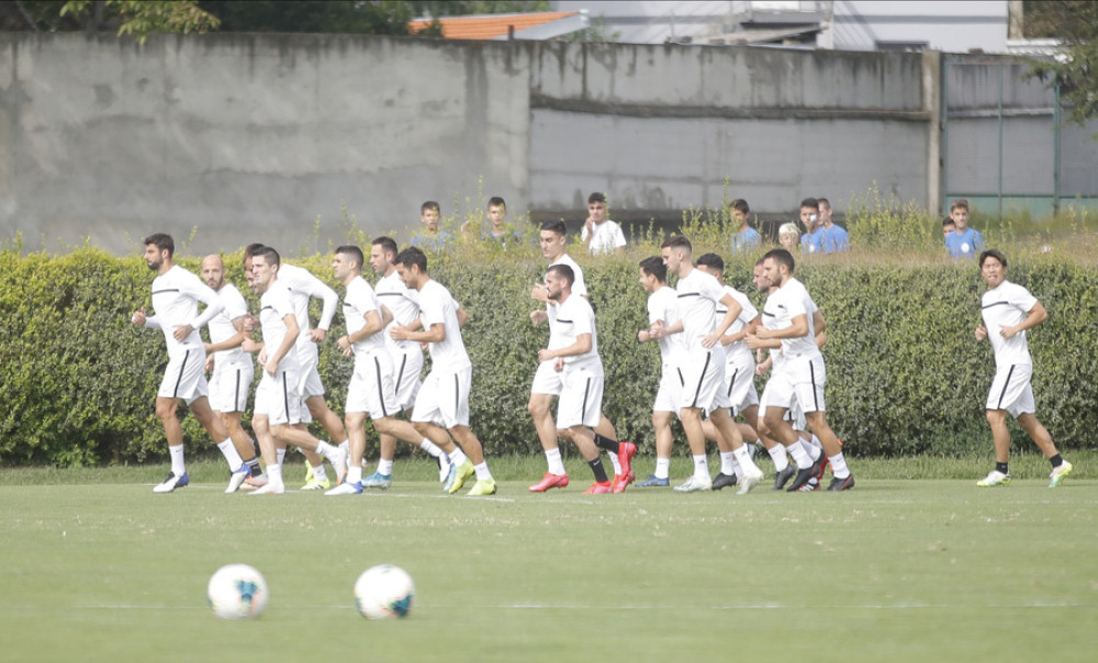 Bivši reprezentativac Srbije blizu crno - belog dresa