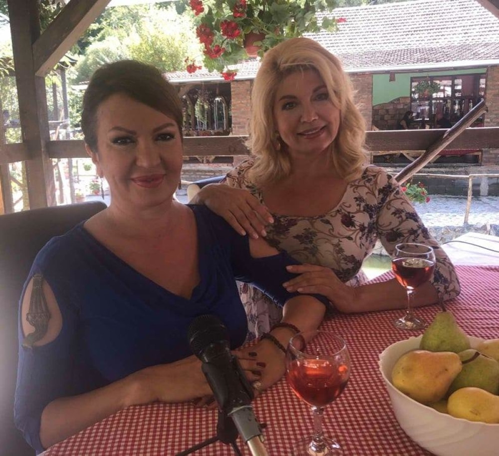 Suzana Mančić stigla pravo iz Grčke s ciljem da oduševi gledaoce i prijateljicu!