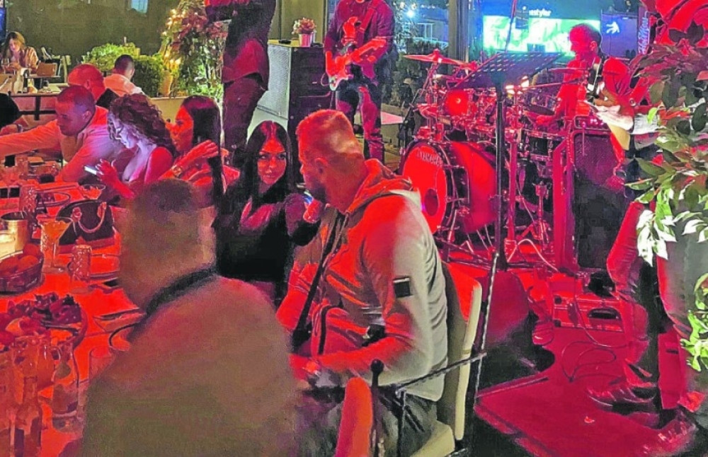 "Alo!" upecao bivše zadrugare kako se provode u restoranu: Maja i Janjuš lažu da su raskinuli!