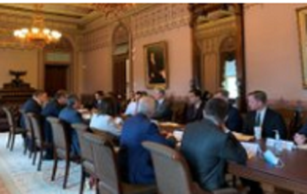 Šta govori raspored sedenja na sastanku u Beloj kući? (FOTO)