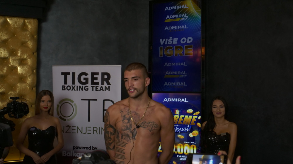 Mrki pogledi i gurkanje Ražnatovića i Kozakova (FOTO/VIDEO)