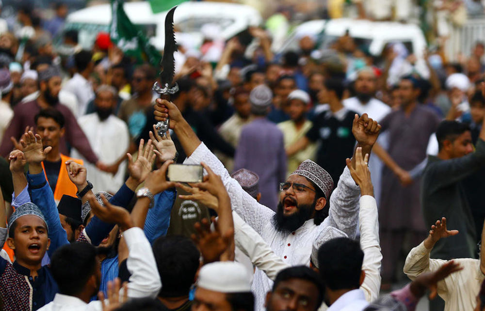 Sevaju sablje u Pakistanu zbog karikature proroka Muhameda (VIDEO)