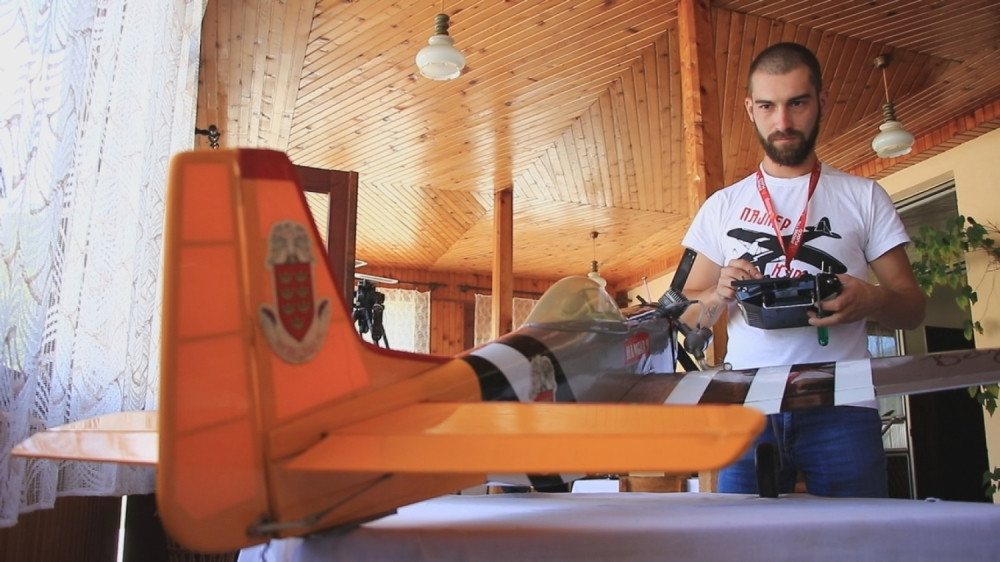 Ivanjica "krije" mladića koji pravi avione